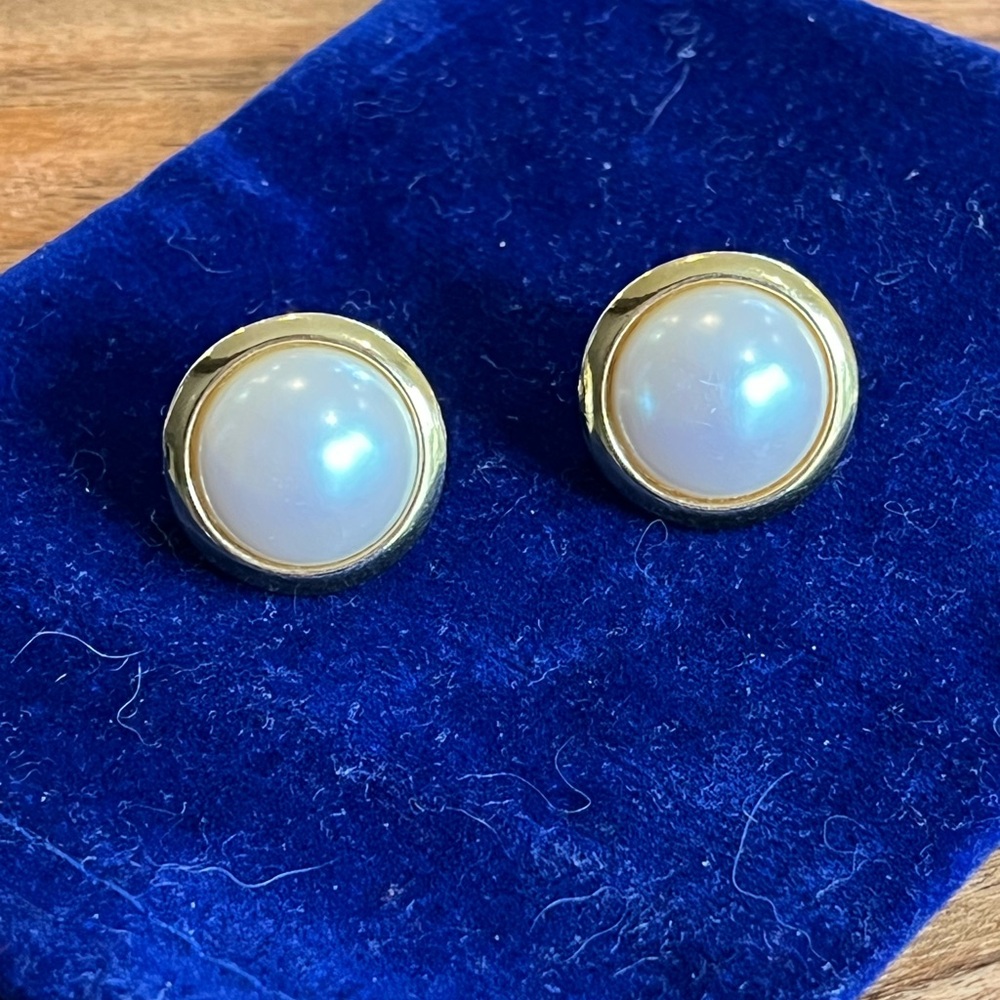 Vintage Goldtone Pearl Clipon Earrings